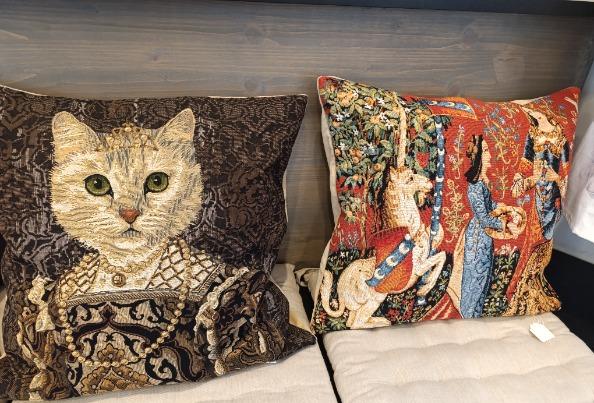 housses de coussin brodées